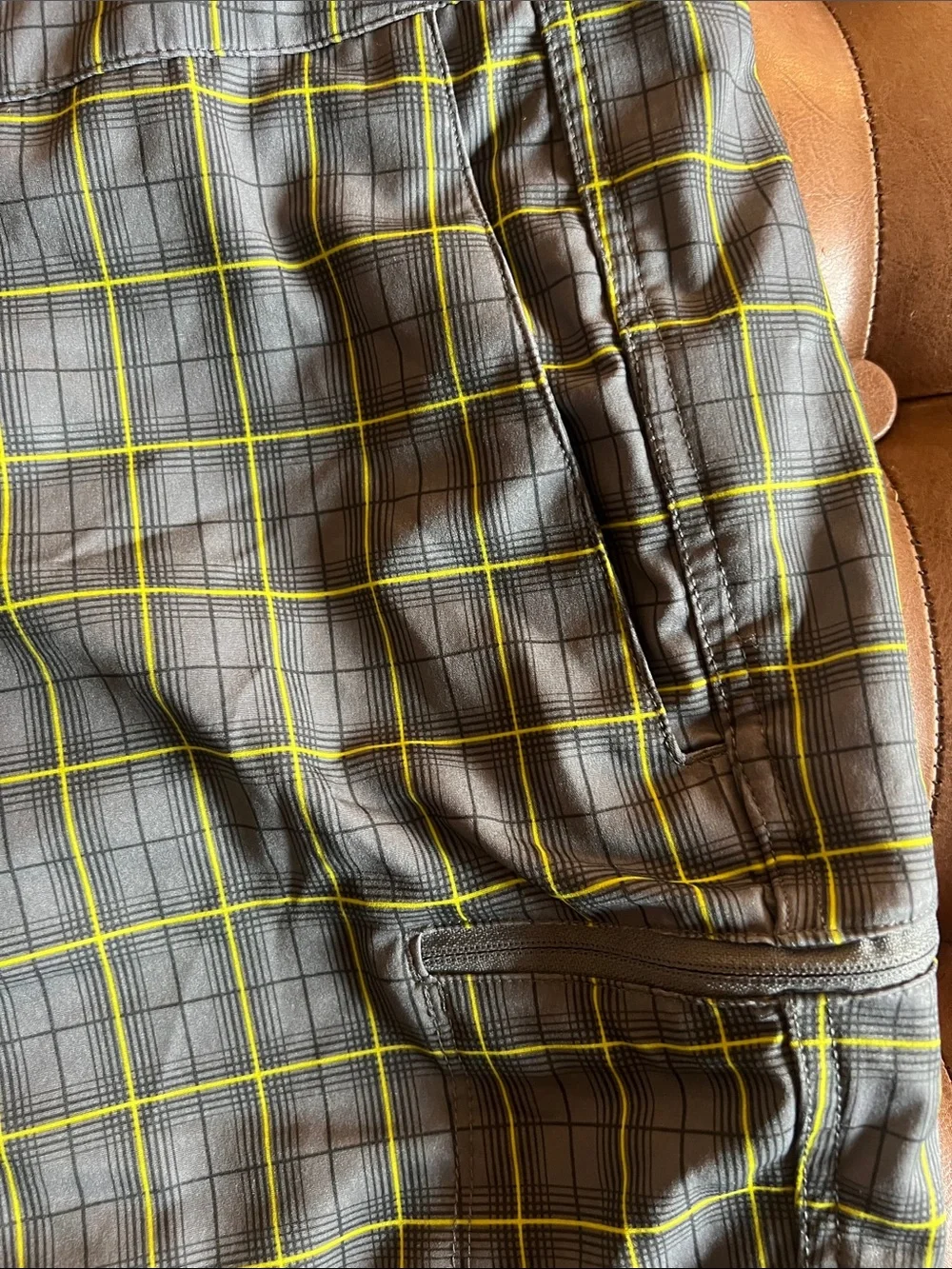 The North face Men's wrinkle free Gray Plaid Shorts with Yellow Grid sz 40